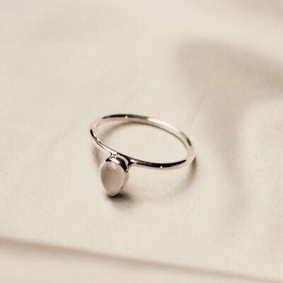 Neptune ring – droplet moonstone silver