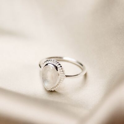 Scarlett ring - goddess moonstone silver