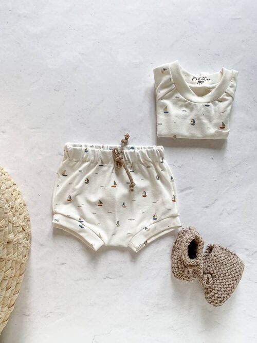 Baby boy shorts / sailboat