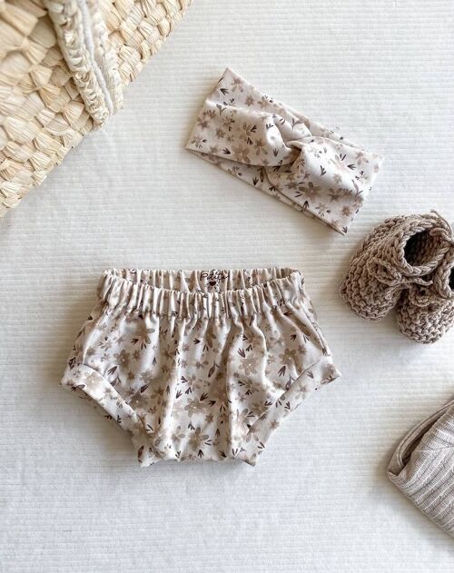 Baby shorts / beige floral