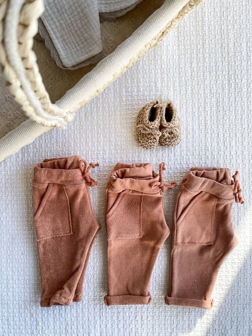 Baby sweatpants / dusty terracotta