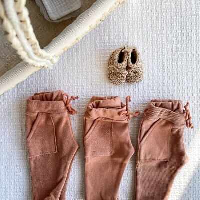 Baby sweatpants / dusty terracotta