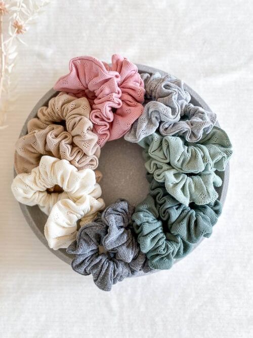 Cotton pointoille scrunchies