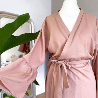 Powder robe with ruffled sleeves