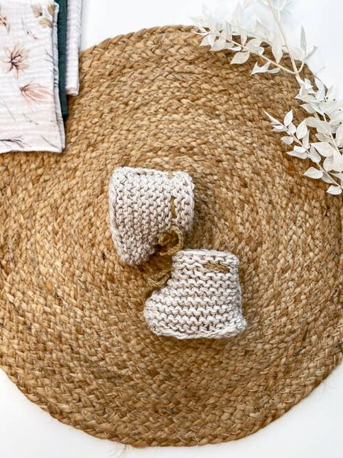Knitted Baby booties / Creamy + caramel