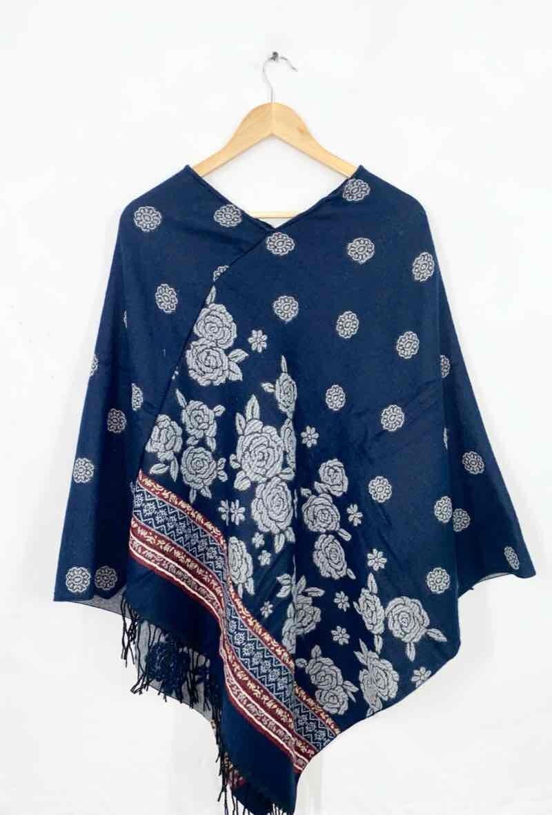 Poncho con motivos florales