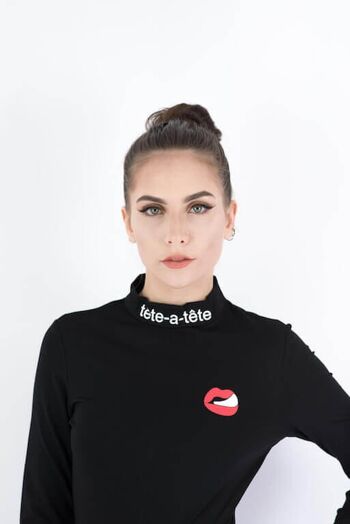 Donatella Body Top noir avec détail lèvres rouges 2