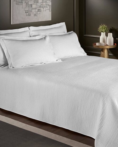 Waffle  Matelassé Jacquard Bedspread