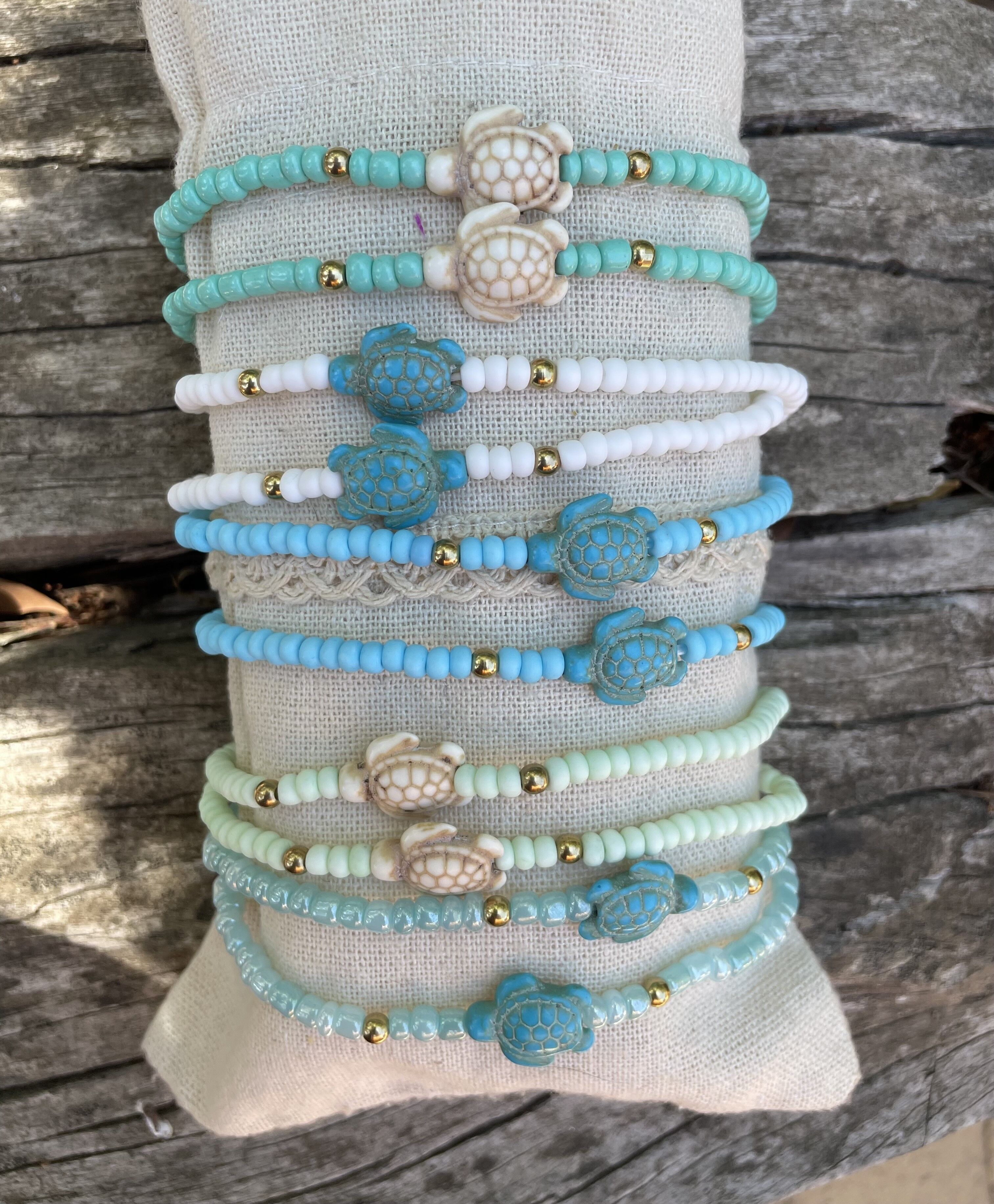 Lote de 10 tobilleras de perlas y tortugas marinas