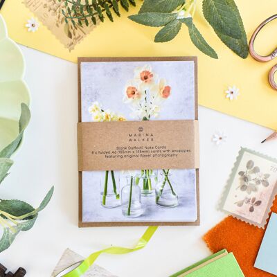 Jarrones florales con narcisos, paquete de 8 tarjetas