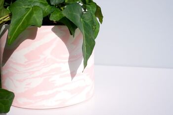 Conception de pot de plante en marbre rose et blanc Jesmonite fait à la main - Jardinière en résine écologique faite à la main 3