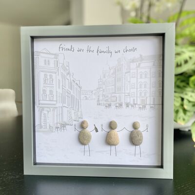 PEBBLE ARTWORK GIFT - Friends are the family we choose
