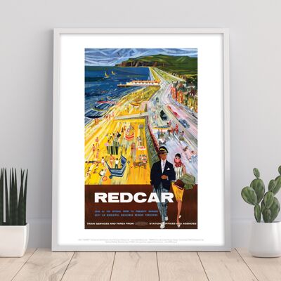 Redcar – Walk Along The Front – Premium-Kunstdruck, 27,9 x 35,6 cm I