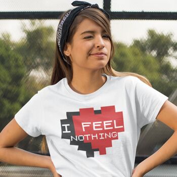 T-shirt i feel nothing 1