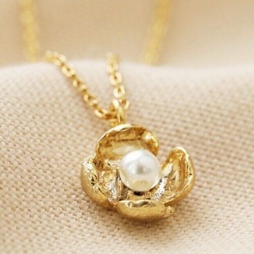 Small Flower Necklace with Pearl Centre in Gold