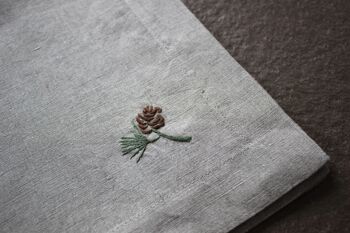 Serviette en tissu lin naturel motif "cône & branche" 40x40 cm brodé main, lot de 2 3