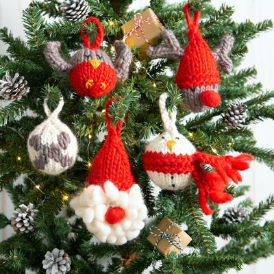 Santas Helpers Baubles Knitting Kit