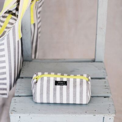 resin-pouch-case-for-kids-gray-stripes