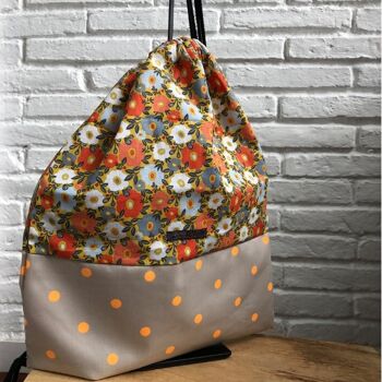 sac-a-dos-plastifie-leger-pois-fluo-et-fleurs 2