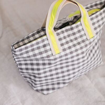 beach-bag-for-kids-in-resin-linen-grey-and-fluorine-checkered