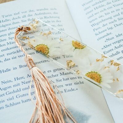Lesezeichen aus Epoxidharz mit weißen Blüten & Goldflocken | Epoxidharz