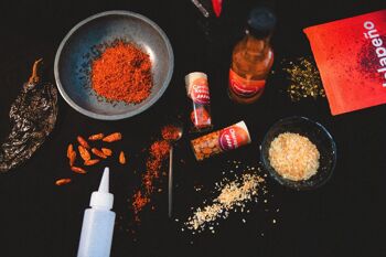 Do Your Hot Sauce l Kit de bricolage pour adultes I Kit de préparation de sauce piquante l Coffret cadeau cool pour anniversaire, anniversaire, fête des pères - Set gourmand - Épicé - Piment - 6