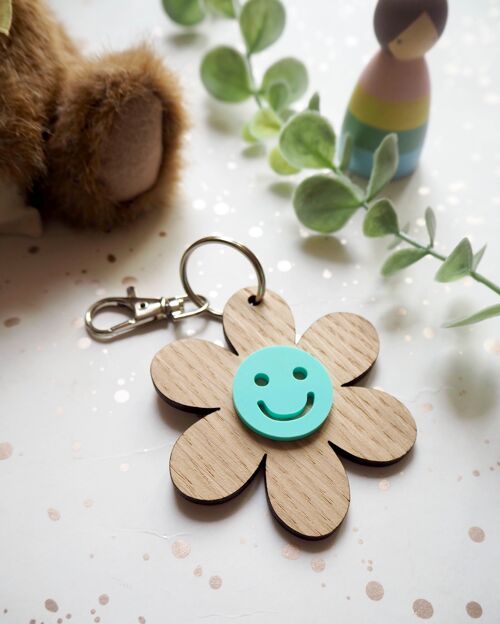 Happy Daisy Key Ring - mint green