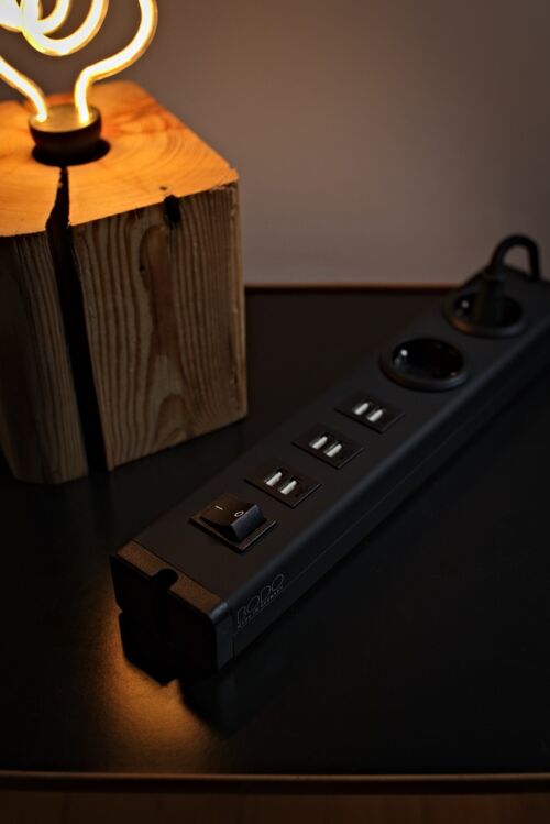 BODO Design Leiste 8-fach (2 Schutzkontakt, 6 USB) in black elegance