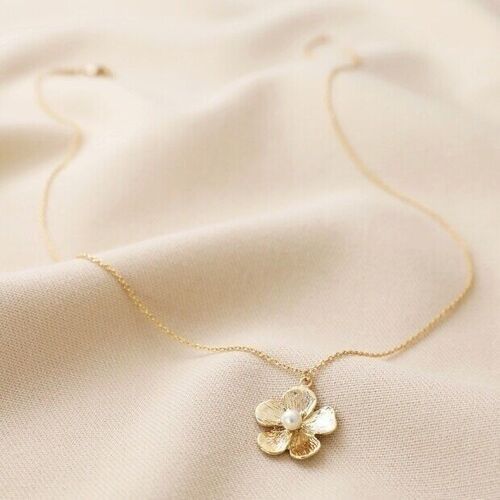 Large Flower Pendant Necklace with Pearl in Gold