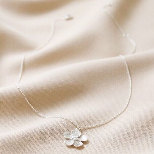 Large Flower Pendant Necklace with Pearl in Silver