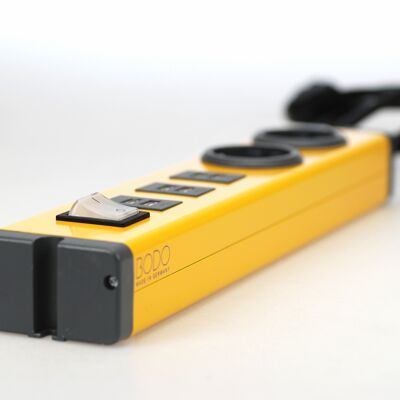 Regleta de diseño BODO (2 vías + 6 USB-C) en curry amarillo
