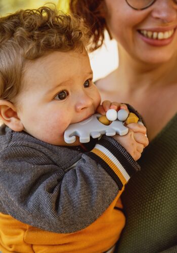 Hochet silicone pour bébé - éléphant gris 3