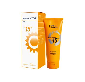 La crème fluide BENUFILTRO contient un filtre solaire avec facteur de protection 15, ainsi que des substances fonctionnelles qui protègent et améliorent le confort de la peau exposée au soleil. 1