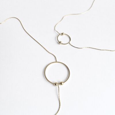 Collection CIRCUS - Collier - Cercle M et deux perles de métal