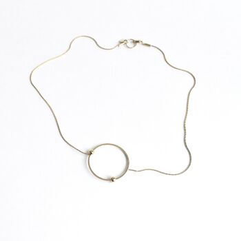 Collection CIRCUS - Collier - Cercle M et deux perles de métal 2