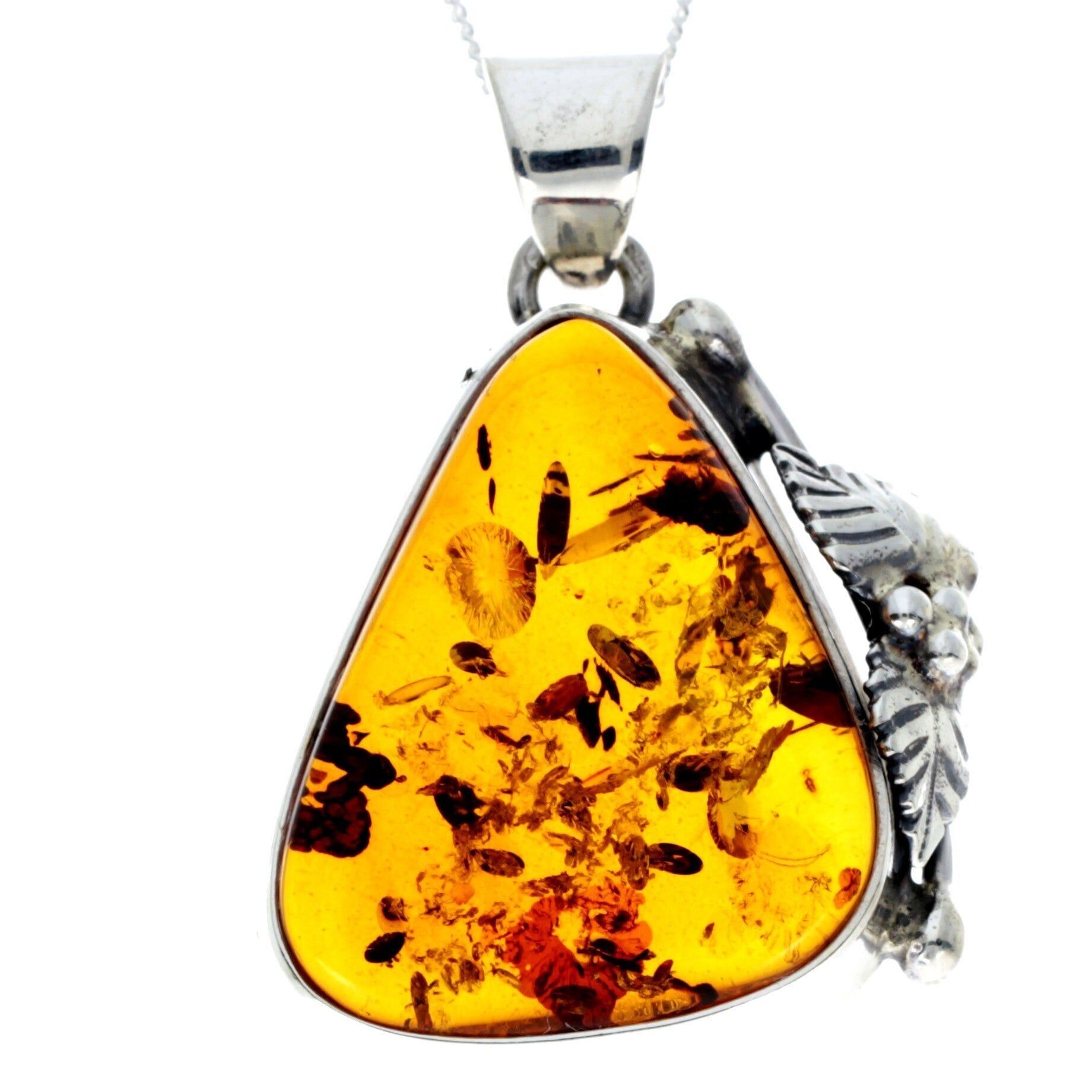 Exklusiver einzigartiger Anhänger aus 925er Sterlingsilber und echtem baltischen Bernstein in Cognac – PD2395