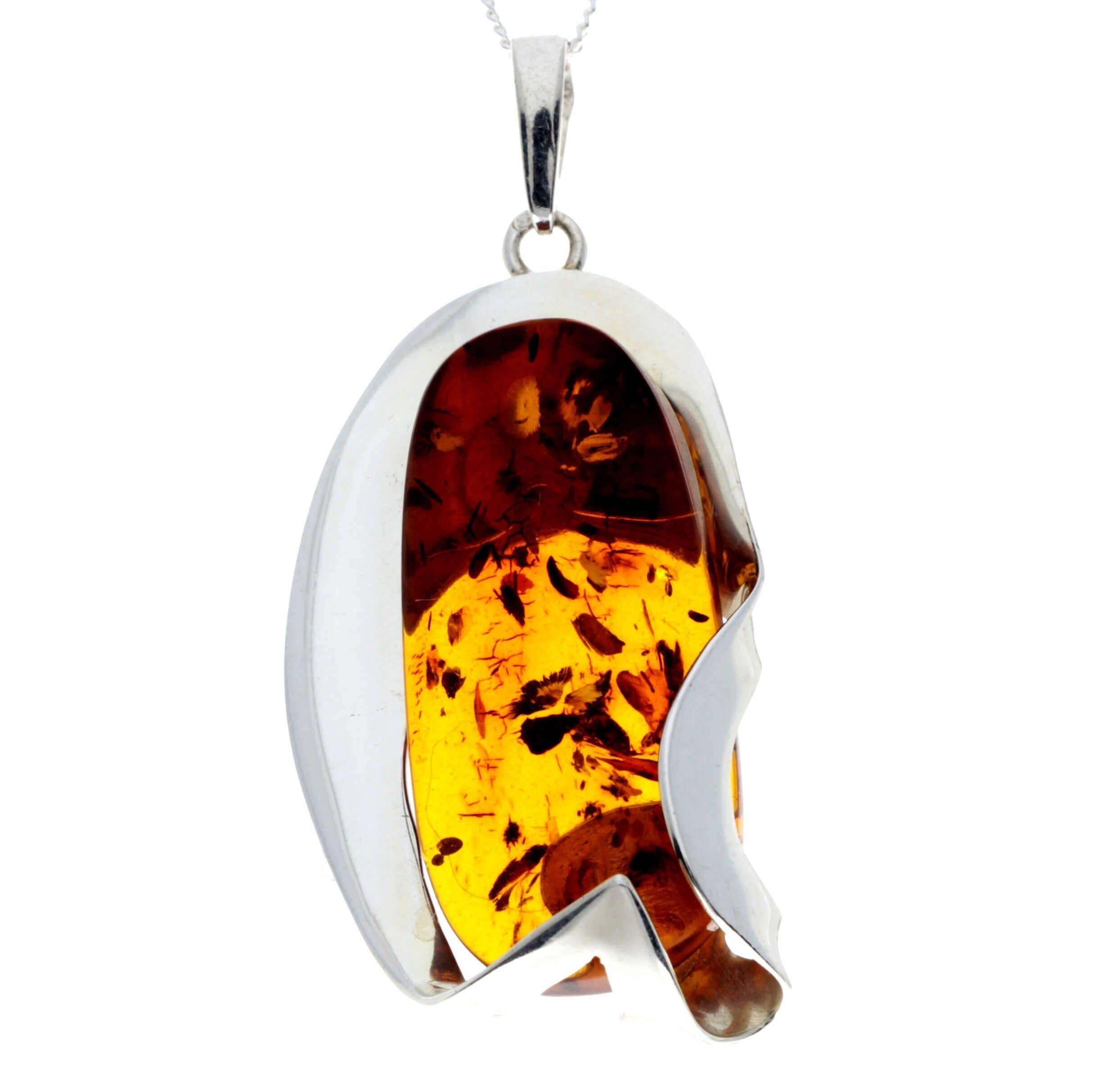 Exklusiver einzigartiger Anhänger aus 925er Sterlingsilber und echtem baltischen Bernstein in Cognac – PD2289