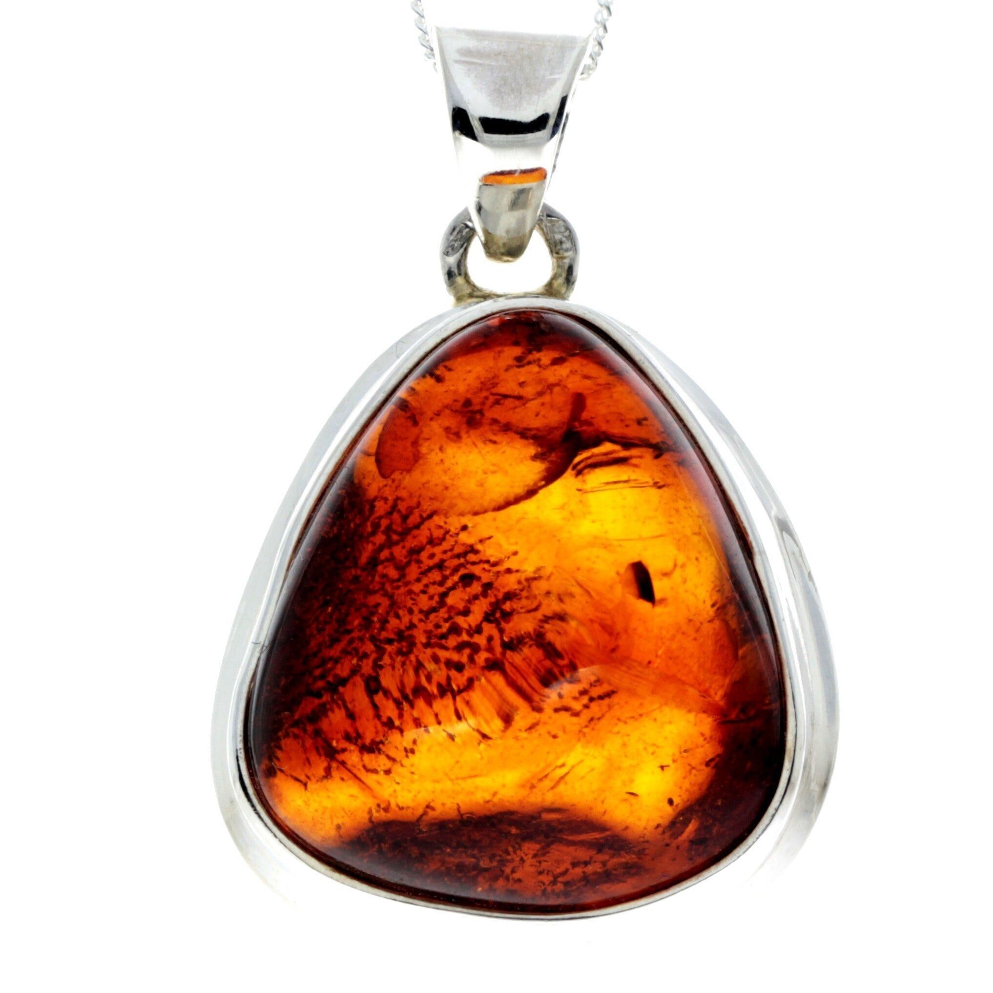 Exklusiver einzigartiger Anhänger aus 925er Sterlingsilber und echtem baltischen Bernstein in Cognac – PD2246