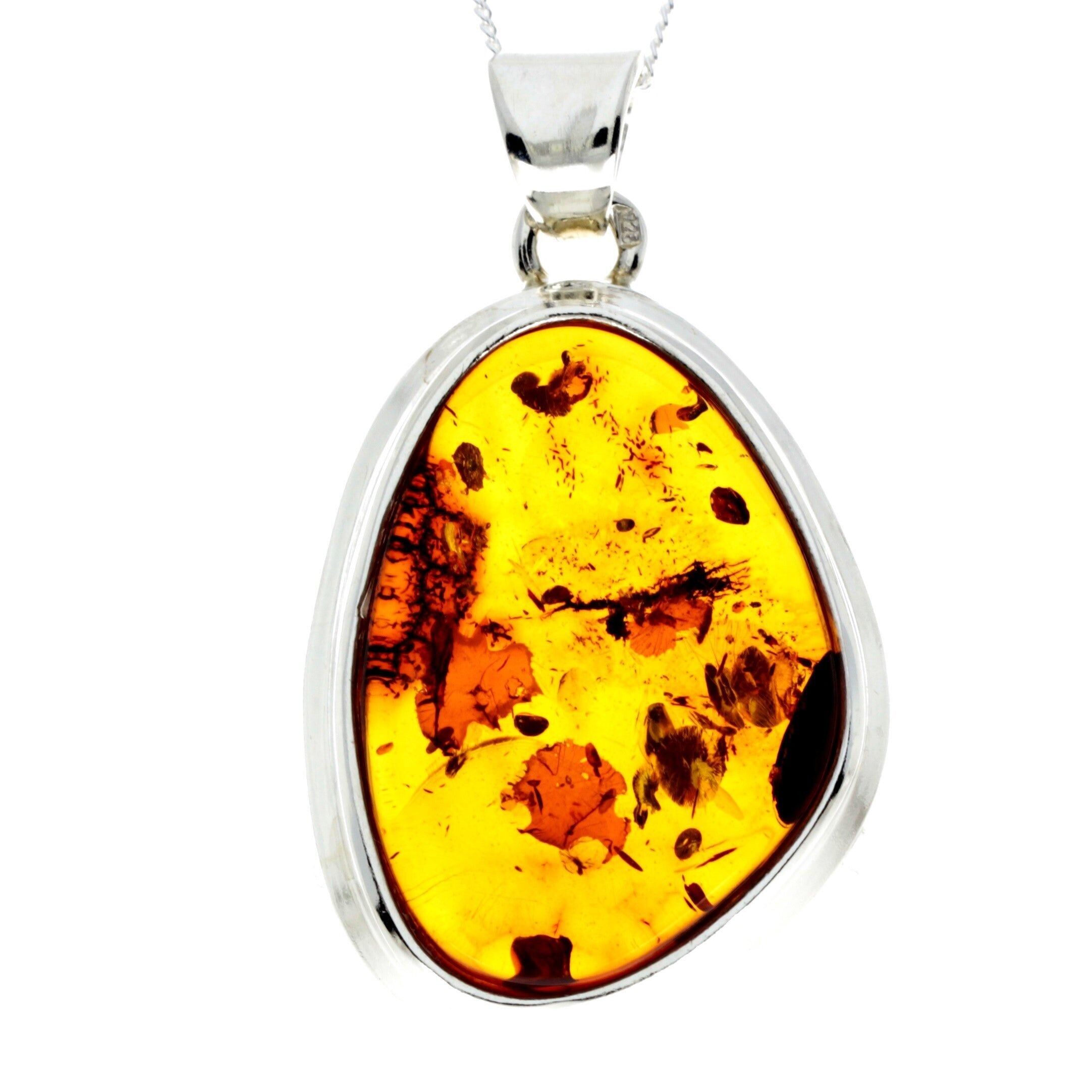 Exklusiver einzigartiger Anhänger aus 925er Sterlingsilber und echtem baltischen Bernstein in Cognac – PD2244