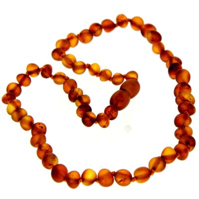 Collier de perles baroques brutes en ambre de la Baltique véritable non poli en différentes couleurs et tailles. Toutes les perles nouées entre les deux. Cognac