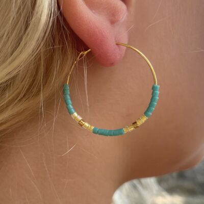 Gold and dangling hoop earrings in Miyuki pearls - model 1