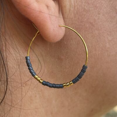 Golden hoop earrings with dangling Miyuki pearls - model 6
