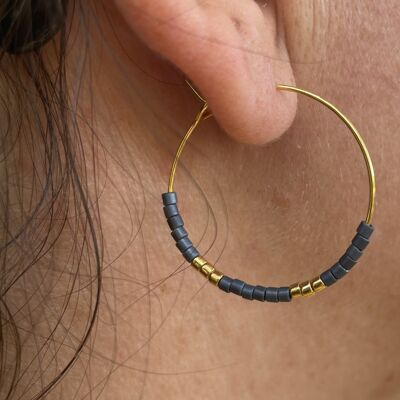 Golden hoop earrings with dangling Miyuki pearls - model 6