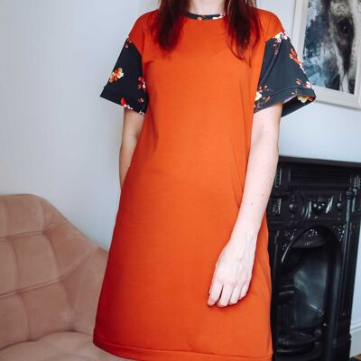 Rostfarbenes T-Shirt-Kleid aus Baumwolle