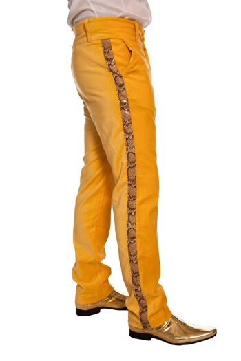 PANTALON EN VELOURS JAUNE AVEC BANDE COBRA 1