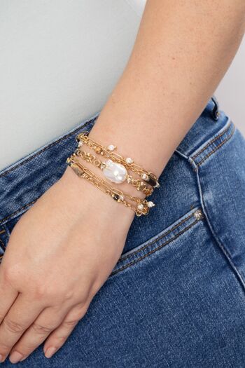 Bibi Bijoux Bracelet superposé de perles et de breloques enroulées d'or 2