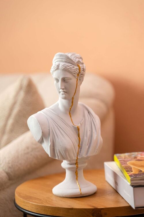 Golden Streak Artemis, Modern Sculpture for Home Decoration