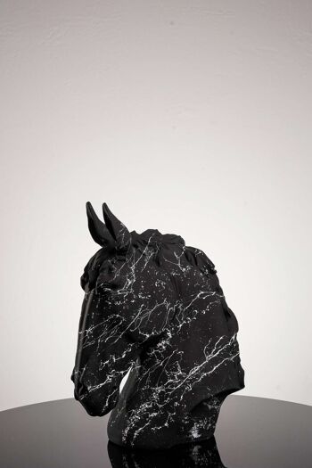 Cheval majestueux marbré, sculpture moderne pour la décoration de la maison 2
