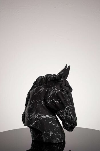Cheval majestueux marbré, sculpture moderne pour la décoration de la maison 4