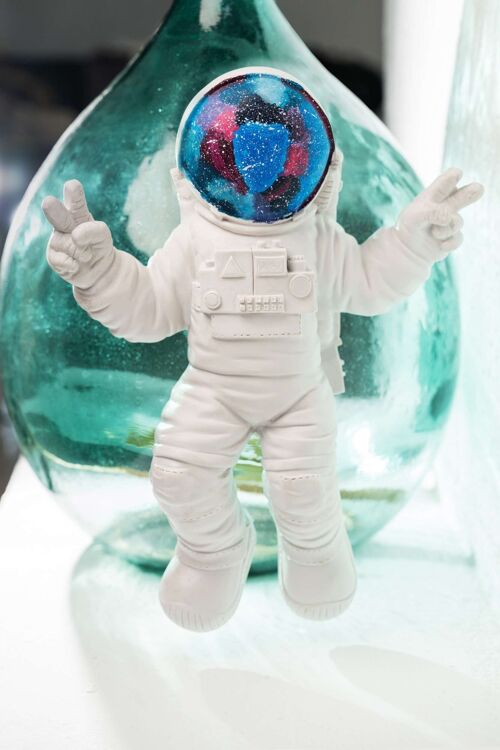 Peace Out Astronaut, Modern Sculpture for Home Decoration